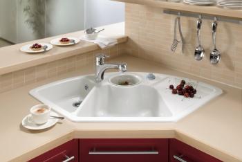 Which sink to choose for a corner kitchen: options, photos